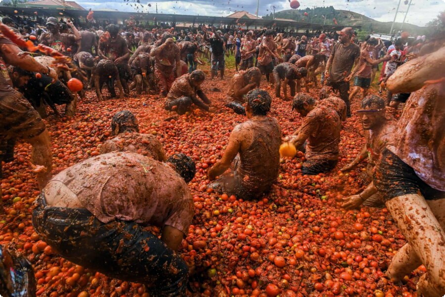 La Tomatina: Un deleite rojo en Buñol