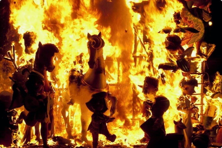 Лас-Фальяс: Огонь и искусство в Валенсии