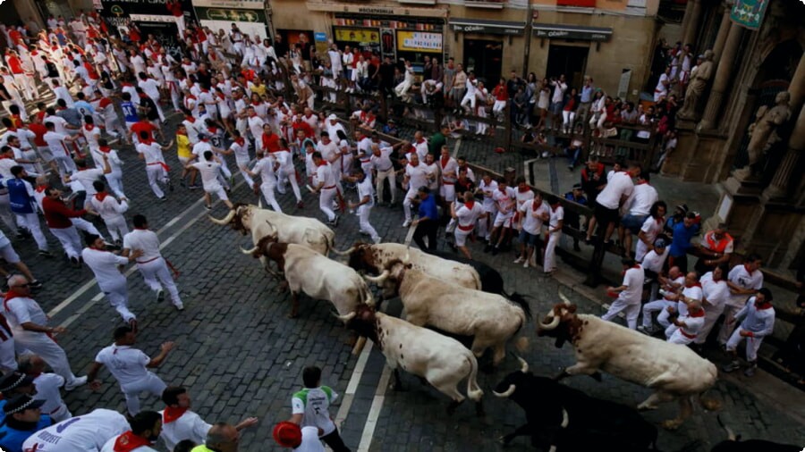 La course des taureaux à Pampelune