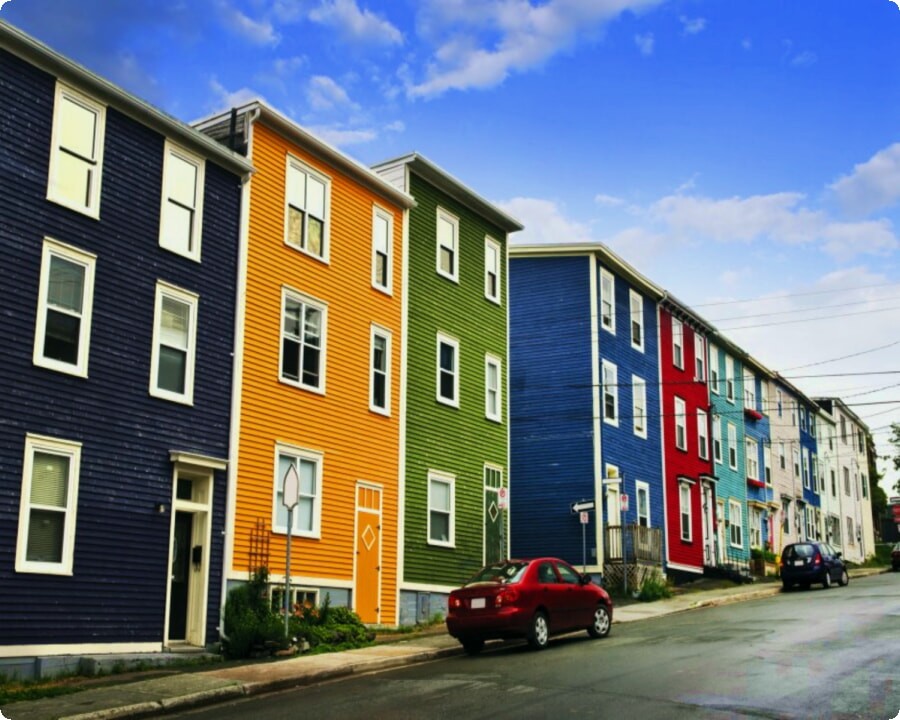 Исследование красочных домов Джеллибин-Роу в Сент-Джонсе