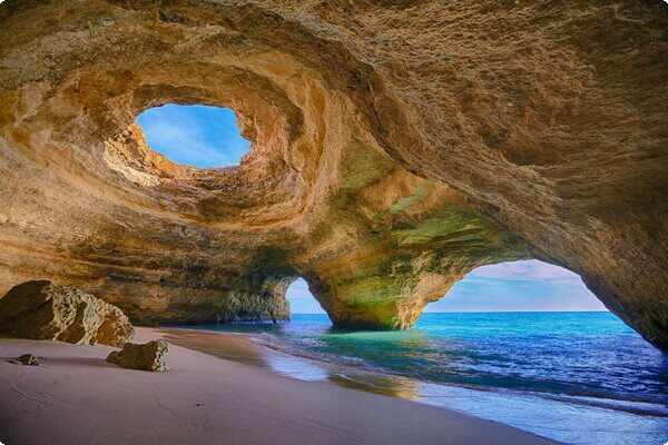 Морская пещера Бенагил, Португалия