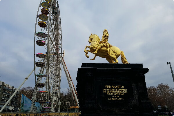 Goldener Reiter-statyn