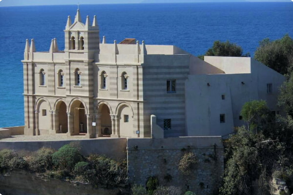 Santuario di Santa Maria dell'Isola di Tropea