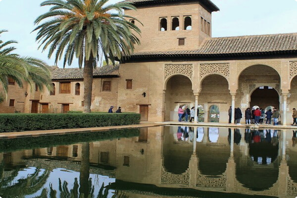 Alhambra i Andalusien